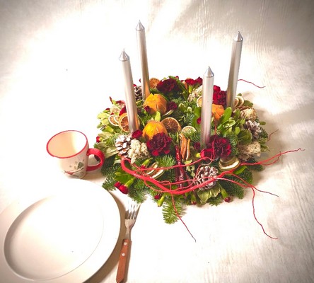 Festive classic candle arrangement