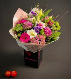 wonderfully vibrant bouquet,great choice.