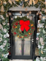 WOW!!!.....  NOW THATS A FESTIVE  WELCOME WREATH!!